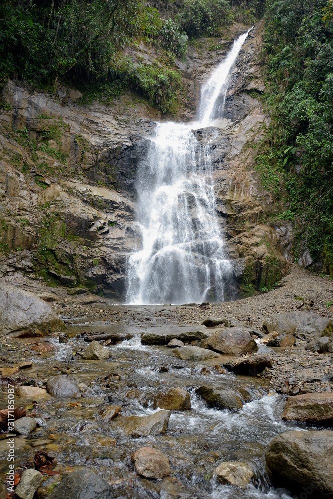 Obraz premium waterfall in mountains