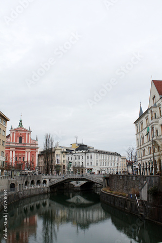 Obraz na płótnie Ljubljana city in the evening. Cityscape with bridge. Slovenia winter 2019. w salonie