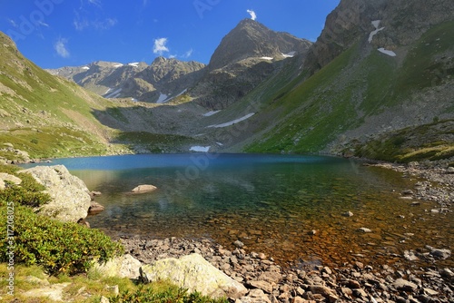 Fototapeta Naklejka Na Ścianę i Meble -  Lake in mountains