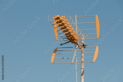 Obraz na plátně vhf television antenna in front of blue sky