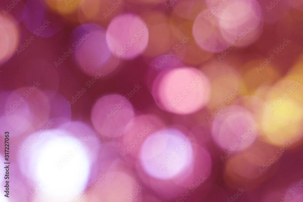 Obraz premium Blurred purple bokeh background from natural