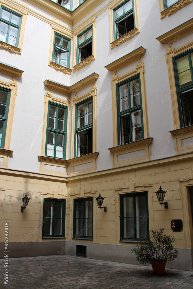 Obraz premium baroque building (former town hall) in vienna (austria)