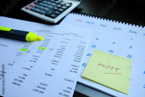 Fotografie Accounting  and certified public accountant of the company must be examined serious to calculator