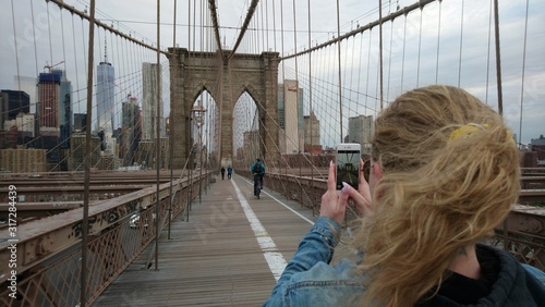 Brooklyn Bridge on a cloudy day in New York City  © Life Lapse