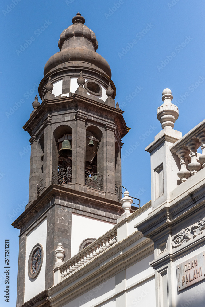 Fototapeta premium Campanile della chiesa 
