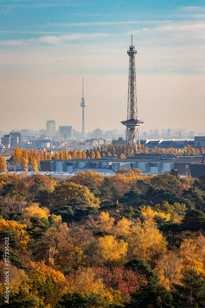 Fotobehang  Berliner Panorama im Herbst #317336012
