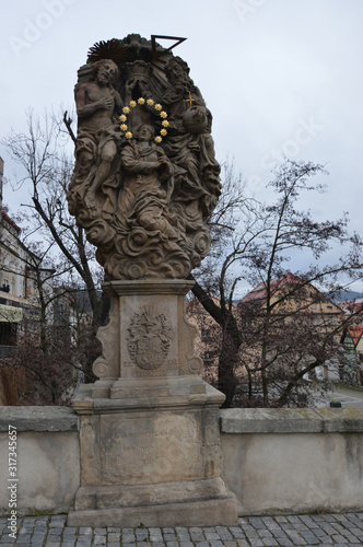  MOST KAMIENNY TRÓJCA ŚW. KORONUJE  MARYJĘ