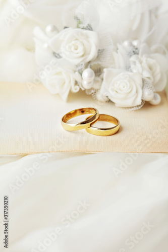 weddingrings and flowers, wedding invitation photo