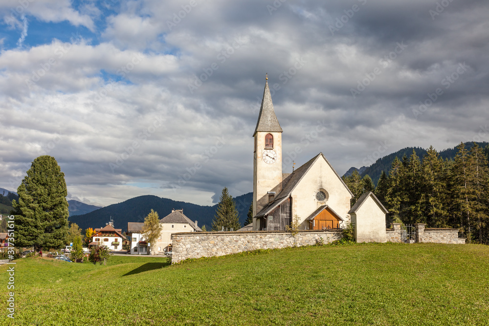 Kirche von St. Veit im Pragser Tal Kirche von St. Veit im Pragser Tal
