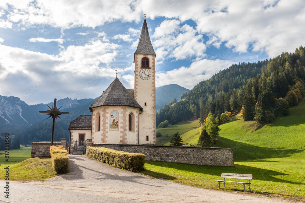 Kirche von St. Veit im Pragser Tal