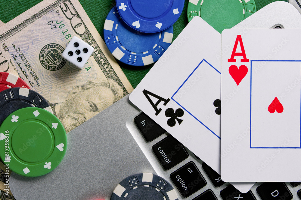 Obraz premium Online casino, poker. Background for business online games, poker, blackjack game. Online card games. Laptop, money and chips.
