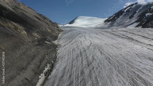 Barskaun gorge Arabel valley 3800 m. Sook Pass 4026 m. Kyrgyzstan photo