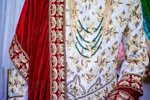 Indian hindu groom's wedding outfit © Stella Kou