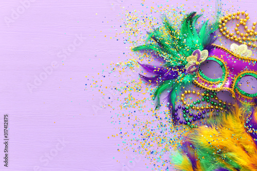 Fotomurale Holidays image of mardi gras masquarade, venetian mask and fan over purple background