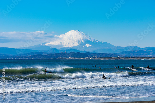 江の島から望む冬の富士山