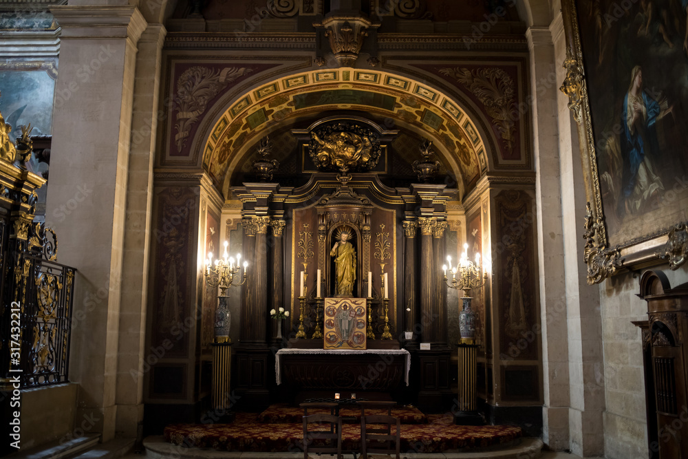 Interior of Eglise Notre Dame, Bordeaux, Gironde department, France