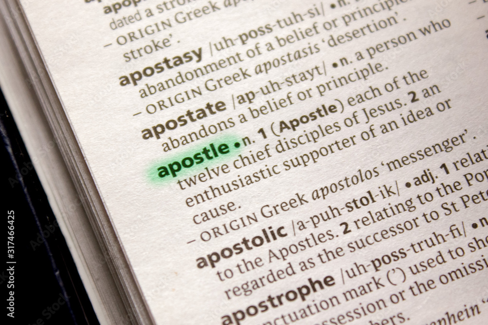 Obraz premium Apostle word or phrase in a dictionary.