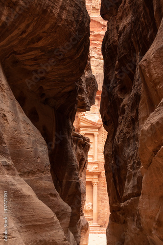 Fachada del Tesoro de la antigua ciudad de Petra, Jordania