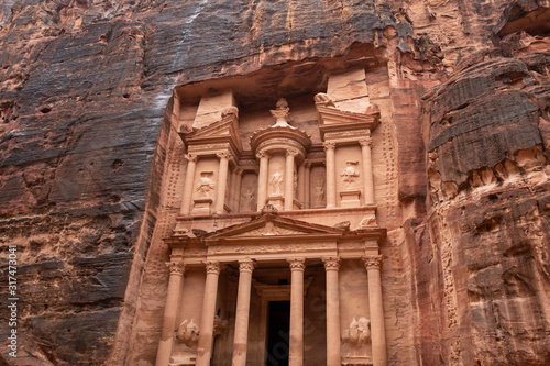 Fachada del Tesoro de la antigua ciudad de Petra, Jordania