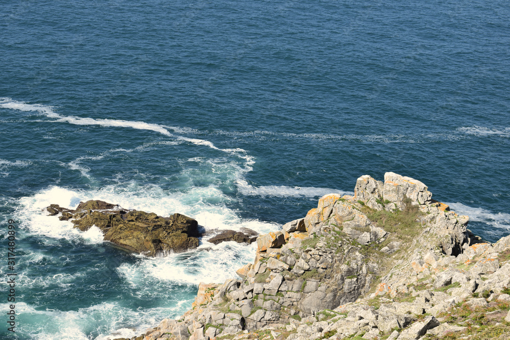 La Bretagne ses côtes déchiquetées, ses falaises, ses rochers, ses paysages marins ses rias ses abers et l'Océan à perte de vue