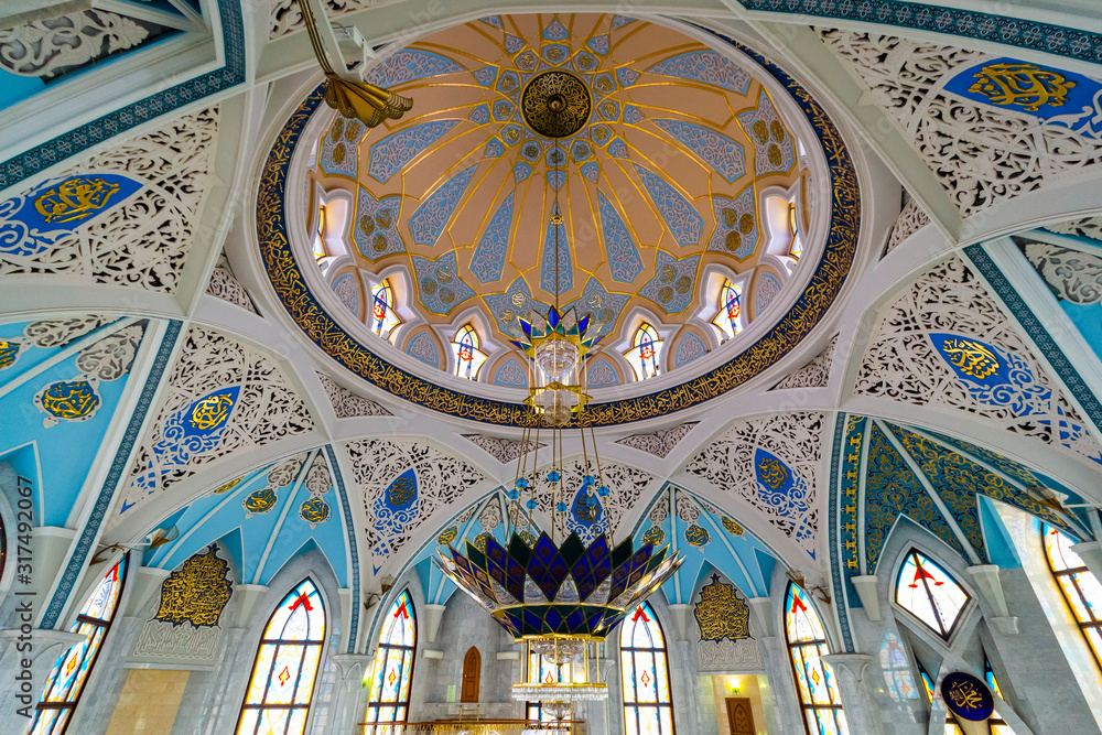 Obraz premium Kazan, Russia - December 31, 2019: Inside the mosque, Kul-Sharif Mosque in Kazan.