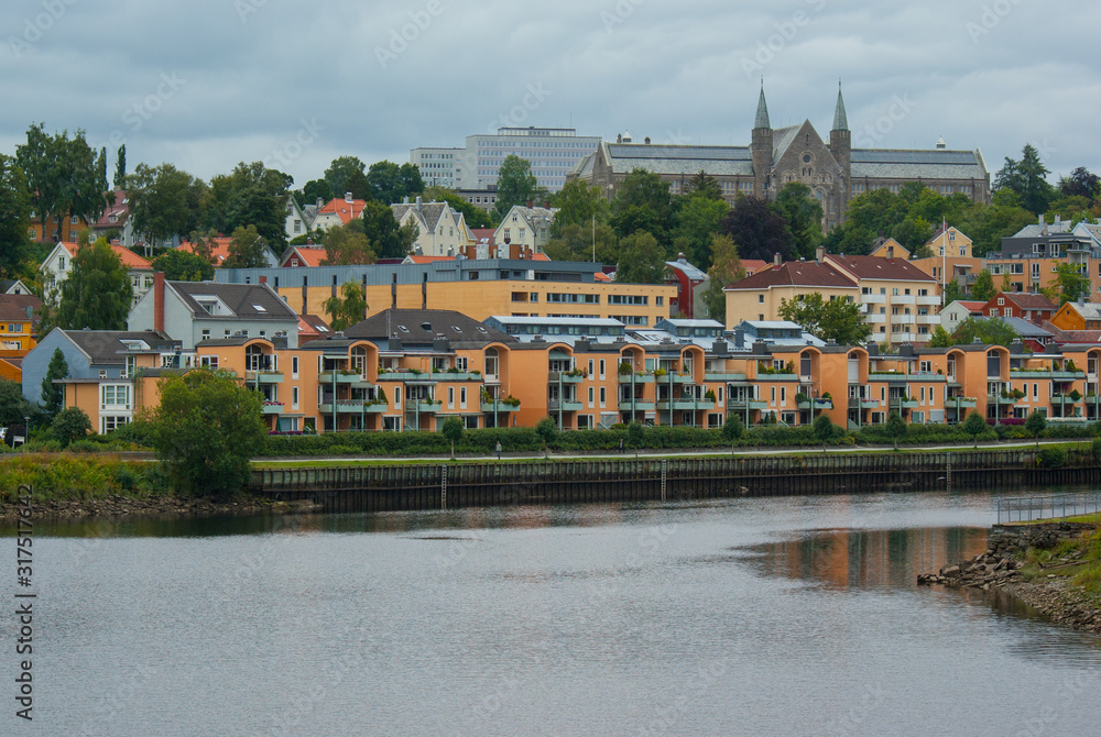 Trondheim, Norwegen und Der Nidarosdom am Horizont Trondheim, Norwegen und Der Nidarosdom am Horizont