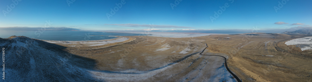 Vue aérienne panoramique de Antelope Island state park enneigé, à Salt Lake City.