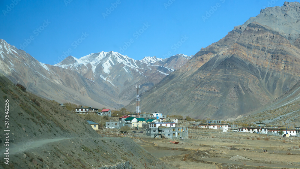 Foto de Village at Foothill of Himalayas. Small Villages In The Foothills Of Himalayan