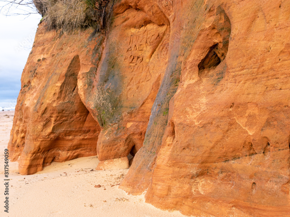 Obraz premium landscape with sandstone cliff fragments on blurred background
