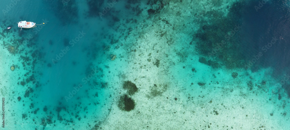 Fototapeta premium Overhead aerial view of colourful coral reef