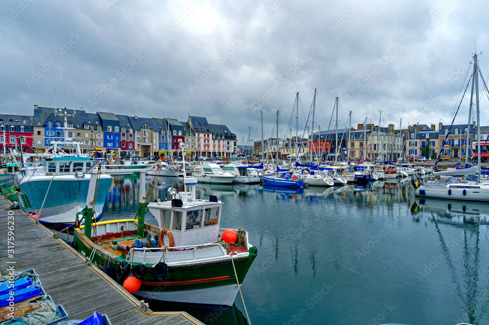 Fototapeta premium Port de Paimpol, Bretagne, Côtes-d’Armor, France
