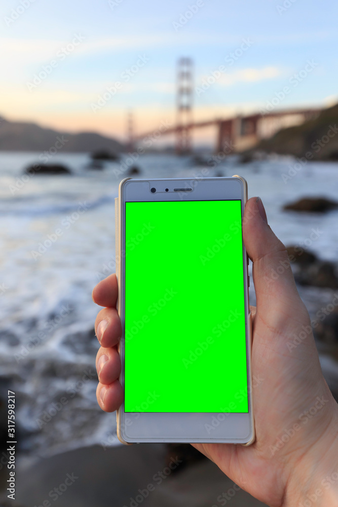 Téléphone fond vert - golden bridge Photos | Adobe Stock
