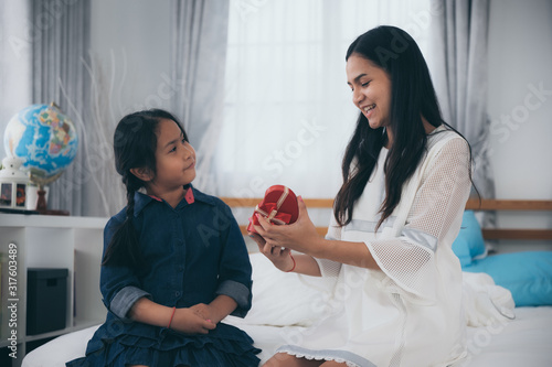 The daughter gave the mother a gift on Valentine's Day.