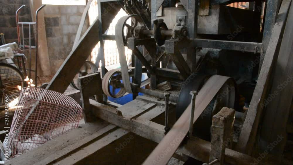 Pulley and belt drive rice mill Pulley and belt drive rice mill