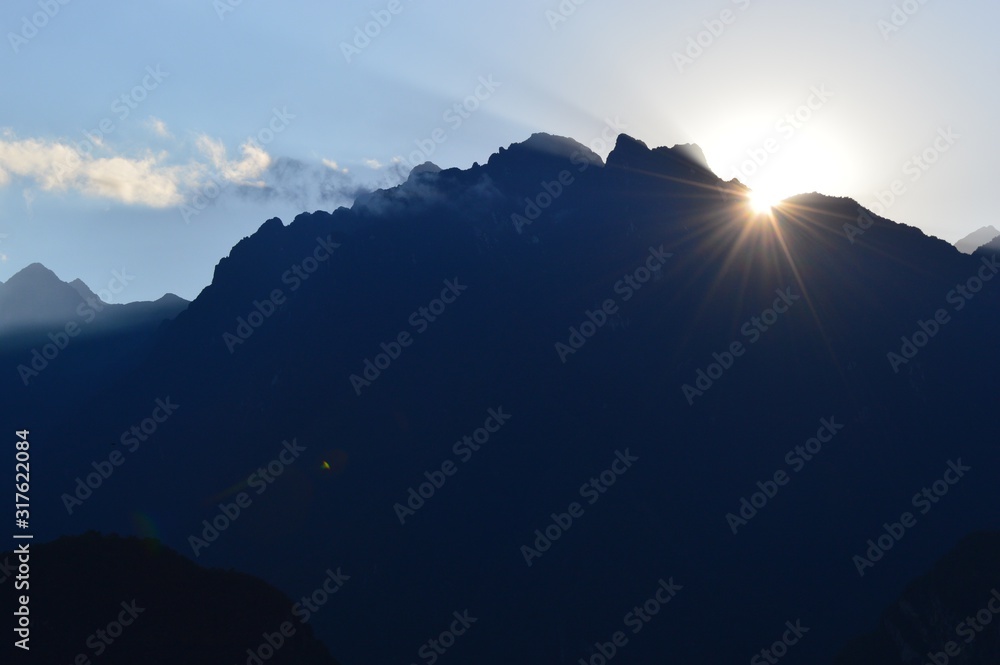 Obraz premium sunrise in mountains