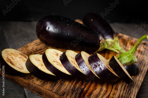  cut eggplant into slices, a recipe for cooking vegetables