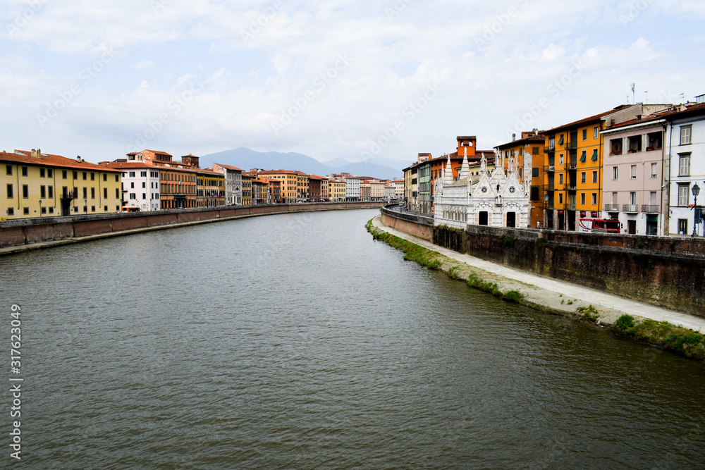 foto tomada desde un puente de Florencia, Italia