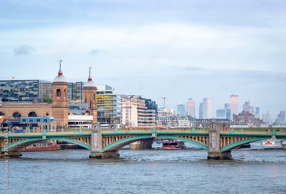 Obraz premium London Bridge view and London skyline along the River Thames on a cloudy December day