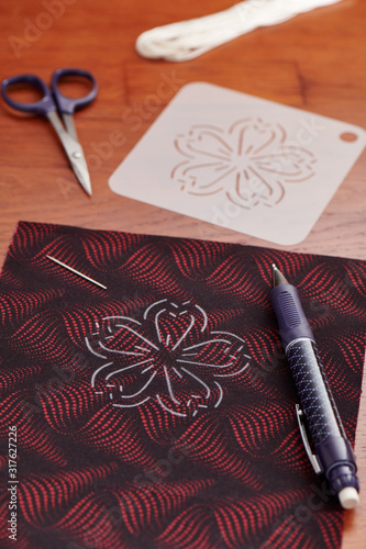 Preparing for Japanese embroidery sashiko. Templates, threads, chalk pencil