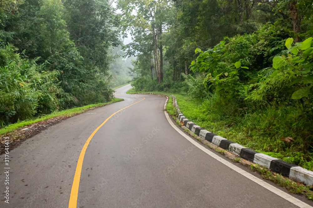 Obraz premium Road in the mountain.