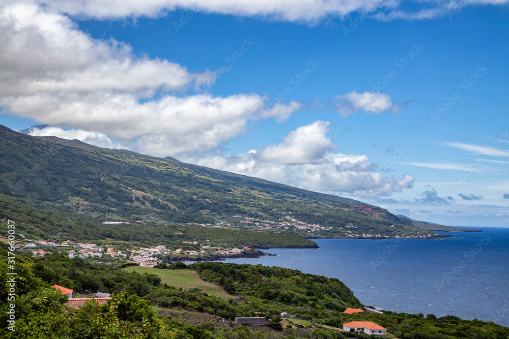Fototapeta premium Mount Pico in the Distance