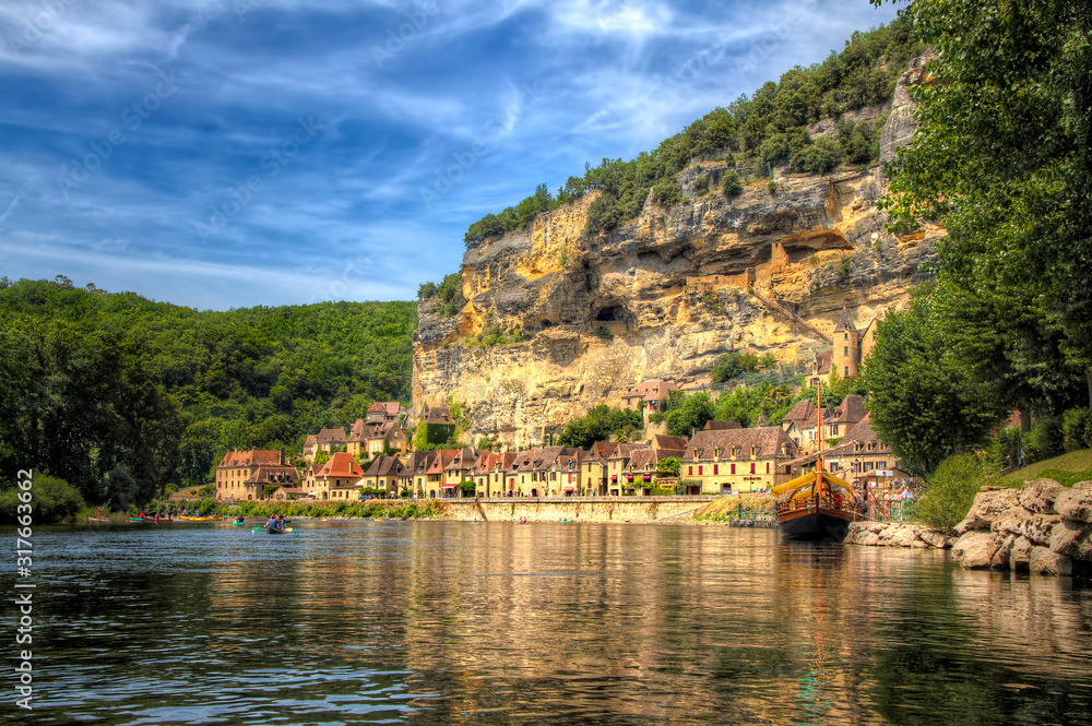 Approaching La Roque Gageac on the River Dordogne, France Approaching La Roque Gageac on the River Dordogne, France