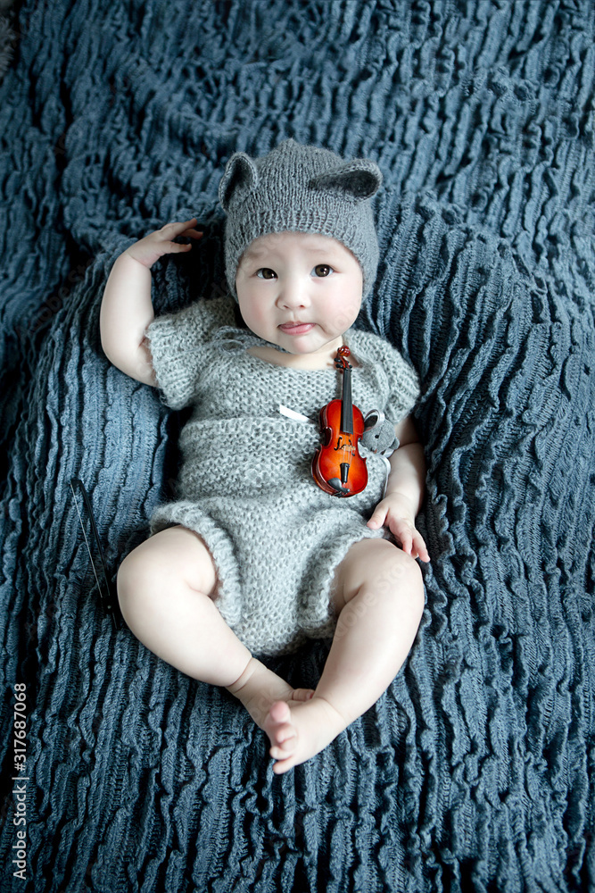 bébé fille métisse 6 mois franco chinois Photos