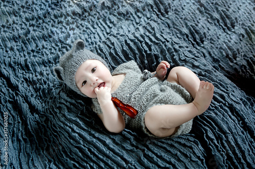 Canvastavla bébé fille métisse 6 mois franco chinois