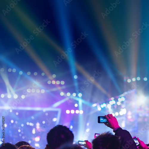 Wallpaper Mural audience silhouettes at a live music concert Torontodigital.ca