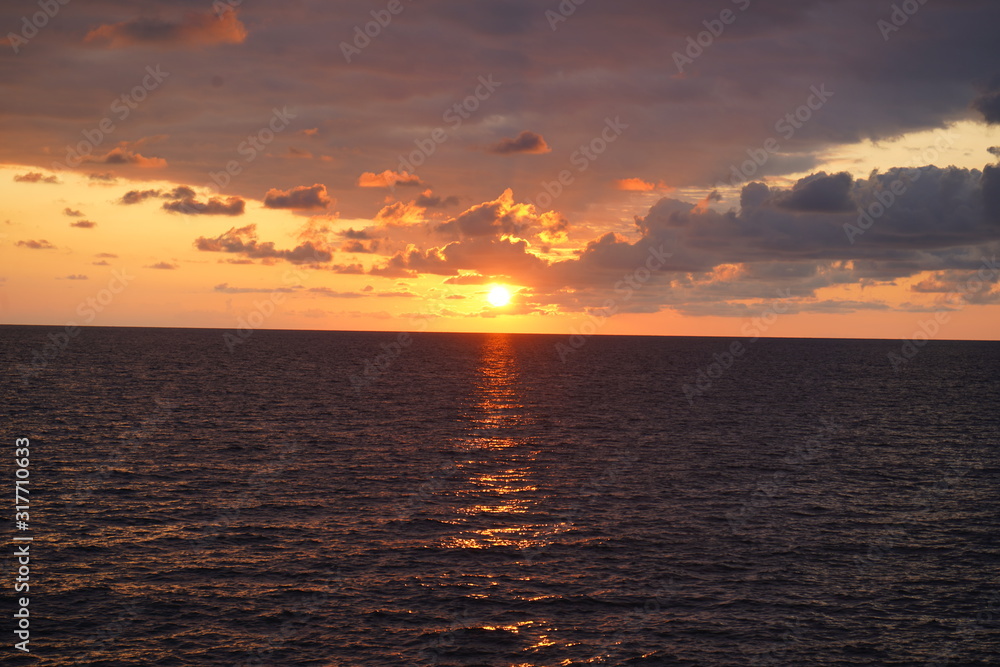 Fototapeta premium sunset over the sea