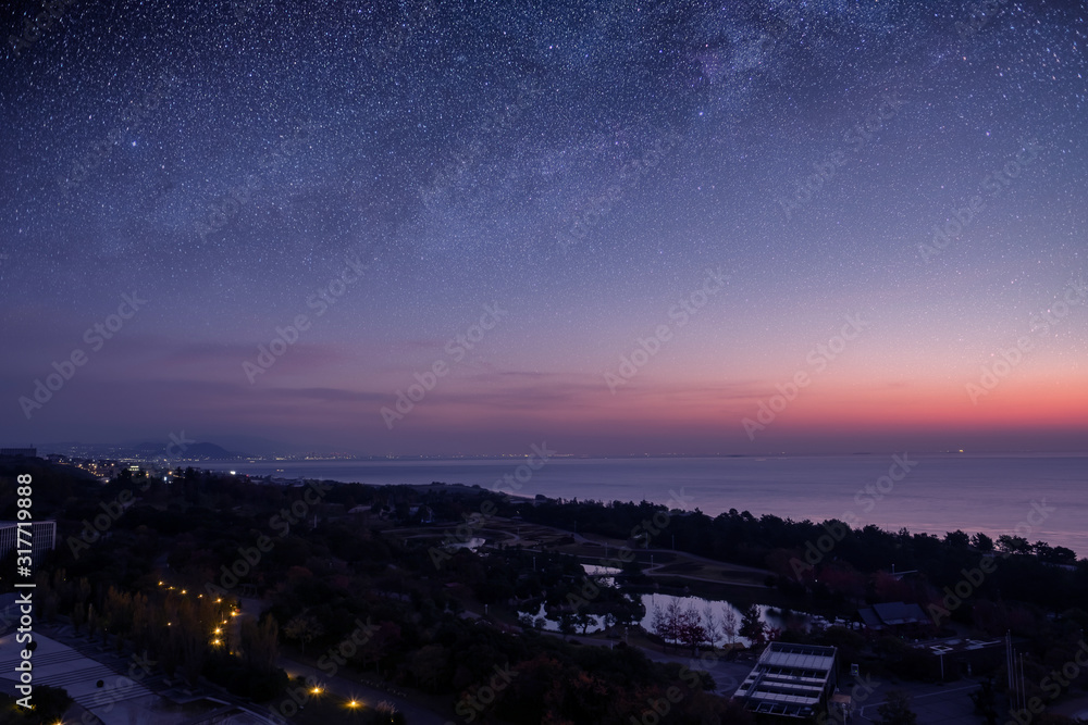 The stars and the milky way in the night sky are very beautiful.