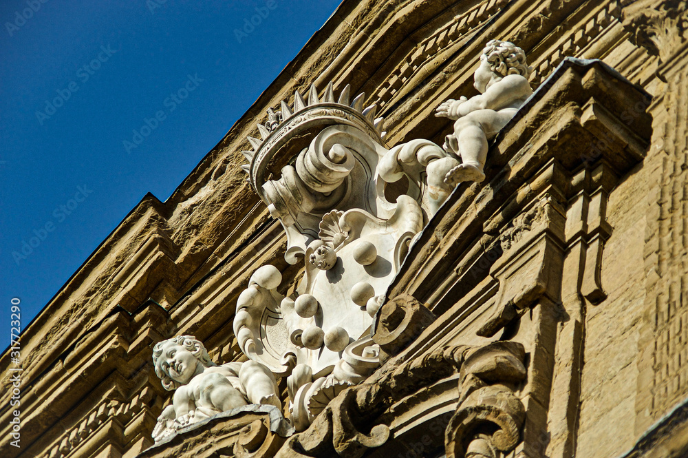 Obraz premium Rooftop carvings in Florence Italy