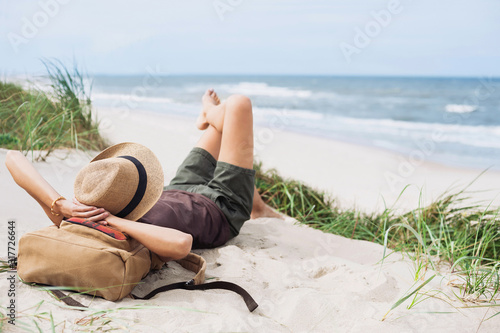 Fotografie Young woman resting by the sea