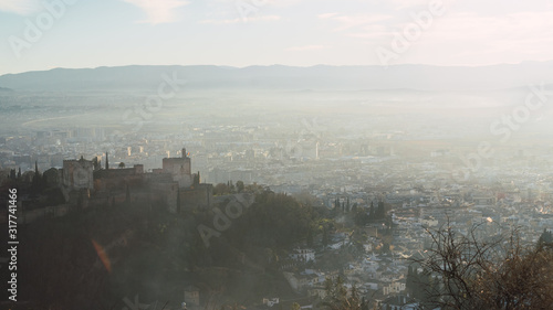 Panorámica de la ciudad de granada desde el mirador de San Miguel